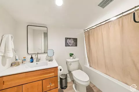 Bath - 215 S Copper Rd E, Kanab, UT 84741 photo 3 of 3