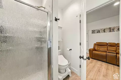 Bath - 215 S Copper Rd E, Kanab, UT 84741 photo 2 of 3