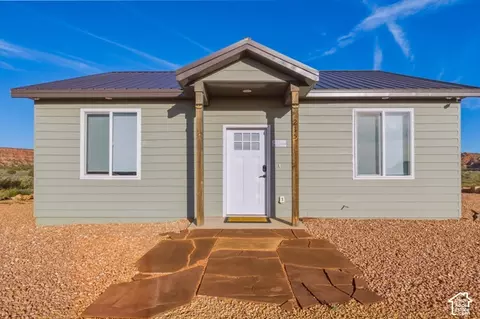 Exterior - 215 S Copper Rd E, Kanab, UT 84741 photo 4 of 4