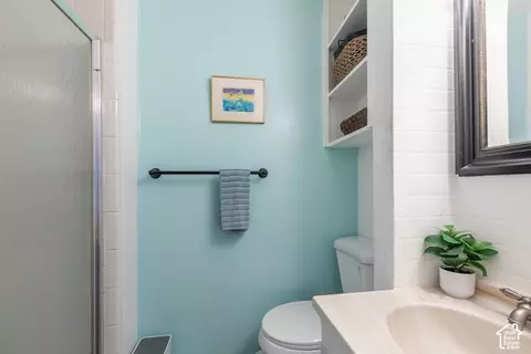 Bath - 1619 N Davis W, Layton, UT 84041 photo 2 of 2