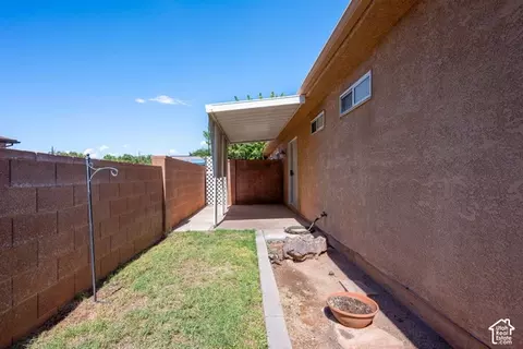 Exterior - 151 W Telegraph St #2, Washington, UT 84780 photo 5 of 5