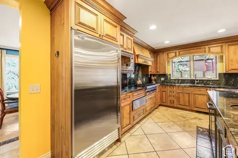 Kitchen - 8415 S Red River Rd, Sandy, UT 84093 photo 8 of 9