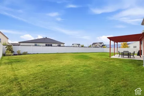 Exterior - 698 E 600 S, Hyrum, UT 84319 photo 5 of 8