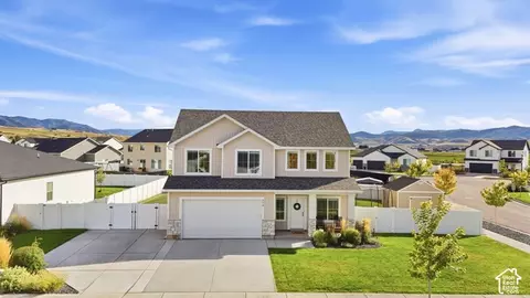 Exterior - 698 E 600 S, Hyrum, UT 84319 photo 6 of 8
