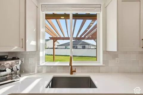 Kitchen - 698 E 600 S, Hyrum, UT 84319 photo 2 of 2