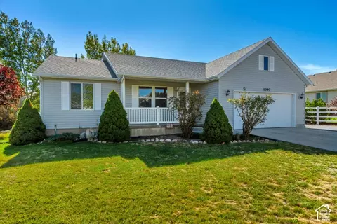 1097 Legrand Dr, Grantsville, UT 84029