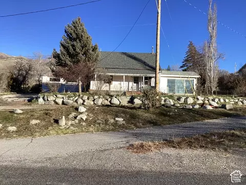 129 S Grant Ave E, Stockton, UT 84071