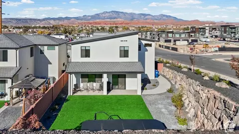 Exterior - 690 E Desert Cactus Dr, Washington, UT 84780 photo 10 of 11