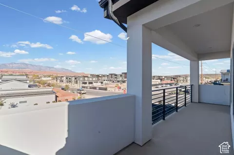 Exterior - 690 E Desert Cactus Dr, Washington, UT 84780 photo 5 of 11