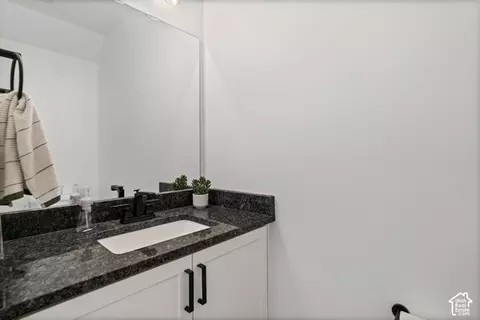 Bath - 690 E Desert Cactus Dr, Washington, UT 84780 photo 1 of 6