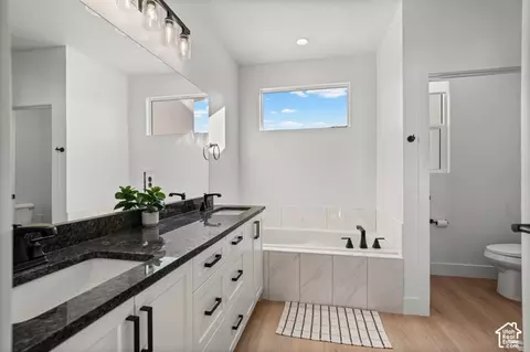 Bath - 690 E Desert Cactus Dr, Washington, UT 84780 photo 2 of 6
