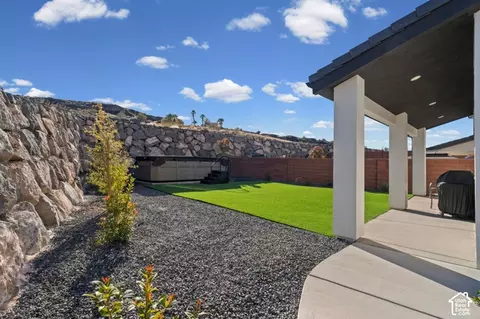 Exterior - 690 E Desert Cactus Dr, Washington, UT 84780 photo 7 of 11