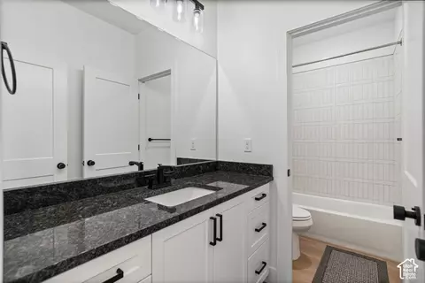 Bath - 690 E Desert Cactus Dr, Washington, UT 84780 photo 5 of 6