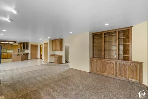 Living - 1373 Pheasant Ridge Cir, Bountiful, UT 84010 photo 4 of 8