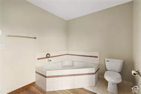 Bath - 1373 Pheasant Ridge Cir, Bountiful, UT 84010 photo 2 of 4