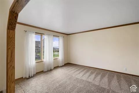Living - 1373 Pheasant Ridge Cir, Bountiful, UT 84010 photo 5 of 8