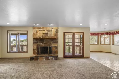 Living - 1373 Pheasant Ridge Cir, Bountiful, UT 84010 photo 3 of 8
