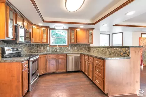 Kitchen - 10318 S 2375 E, Sandy, UT 84092 photo 1 of 2