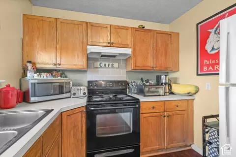 Kitchen - 399 Downs Dr, Ogden, UT 84404 photo 2 of 5