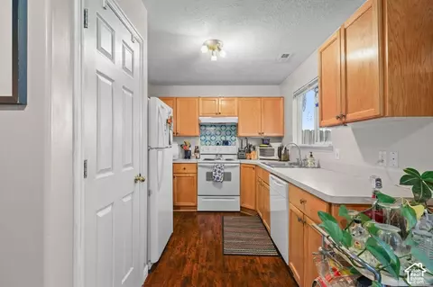 Kitchen - 399 Downs Dr, Ogden, UT 84404 photo 3 of 5