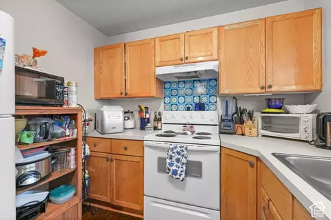 Kitchen - 399 Downs Dr, Ogden, UT 84404 photo 5 of 5