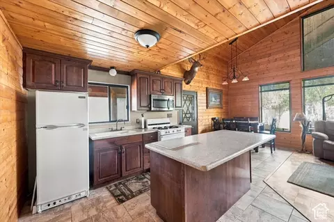Kitchen - 21200 S 21600 E, Scofield, UT 84526 photo 3 of 6