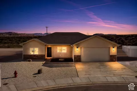 155 E North Rim Ct, Fredonia, AZ 86022
