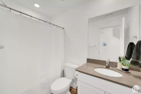 Bath - 4004 N Aggie Dr, Eagle Mountain, UT 84005 photo 1 of 3