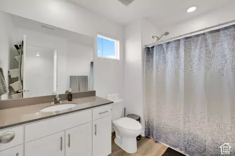 Bath - 4004 N Aggie Dr, Eagle Mountain, UT 84005 photo 2 of 3