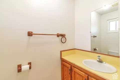 Bath - 386 N 210 E, Mapleton, UT 84664 photo 1 of 4