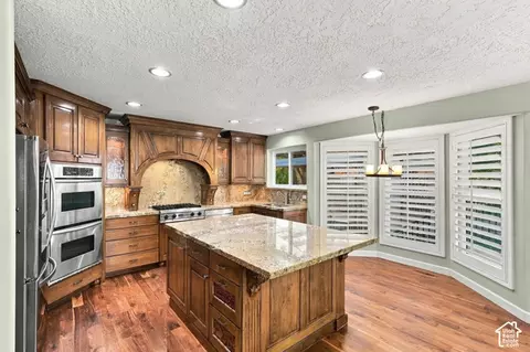 Kitchen - 1172 E Castlecreek Dr, Murray, UT 84117 photo 1 of 3