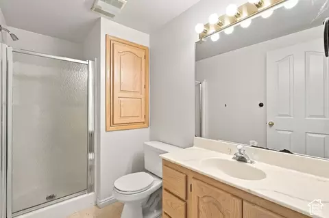 Bath - 1172 E Castlecreek Dr, Murray, UT 84117 photo 5 of 5