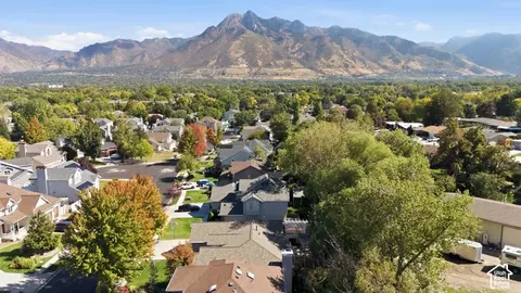 View/Area - 1172 E Castlecreek Dr, Murray, UT 84117 photo 2 of 4