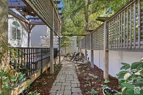 Exterior - 1172 E Castlecreek Dr, Murray, UT 84117 photo 7 of 7