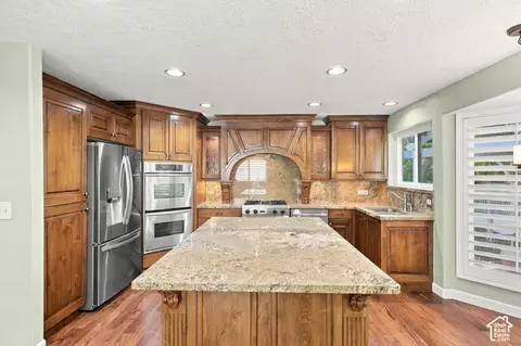 Kitchen - 1172 E Castlecreek Dr, Murray, UT 84117 photo 3 of 3