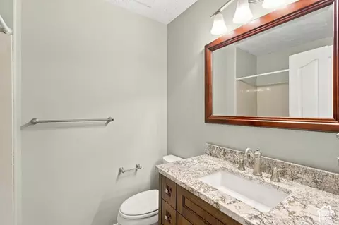 Bath - 1172 E Castlecreek Dr, Murray, UT 84117 photo 1 of 5