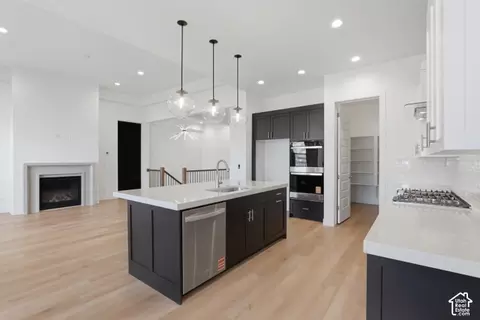 Kitchen - 538 N Legend Way #505, Mapleton, UT 84664 photo 2 of 4