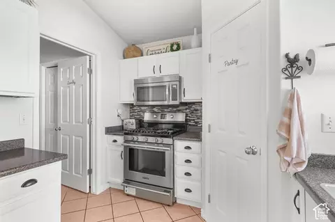 Kitchen - 3866 W Augusta, Syracuse, UT 84075 photo 2 of 2