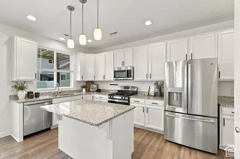 Kitchen - 1932 W Parkview Dr, Syracuse, UT 84075 photo 3 of 7