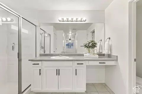 Bath - 1932 W Parkview Dr, Syracuse, UT 84075 photo 2 of 4