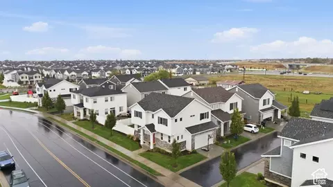 View/Area - 1932 W Parkview Dr, Syracuse, UT 84075 photo 3 of 13