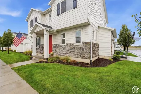 Exterior - 1932 W Parkview Dr, Syracuse, UT 84075 photo 1 of 7