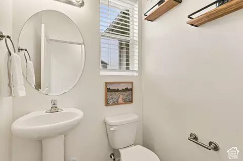 Bath - 1932 W Parkview Dr, Syracuse, UT 84075 photo 3 of 4