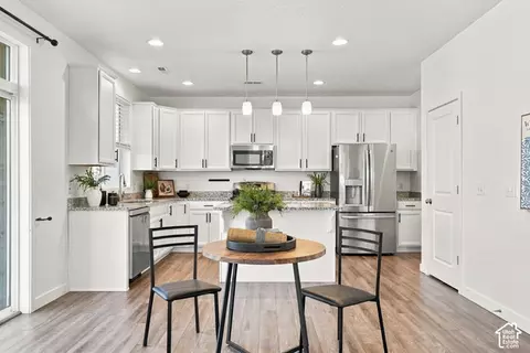 Kitchen - 1932 W Parkview Dr, Syracuse, UT 84075 photo 2 of 7