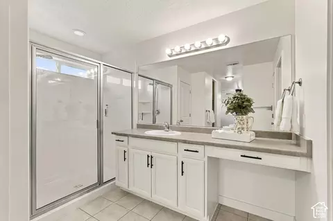 Bath - 1932 W Parkview Dr, Syracuse, UT 84075 photo 1 of 4