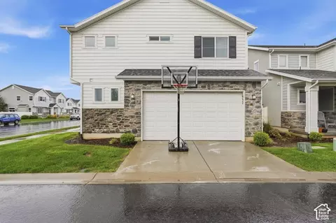 Exterior - 1932 W Parkview Dr, Syracuse, UT 84075 photo 2 of 7
