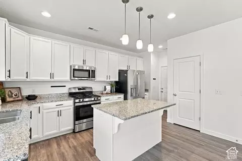 Kitchen - 1932 W Parkview Dr, Syracuse, UT 84075 photo 4 of 7