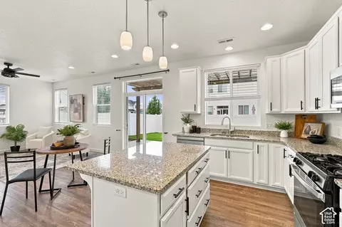 Kitchen - 1932 W Parkview Dr, Syracuse, UT 84075 photo 5 of 7