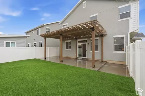 Exterior - 1932 W Parkview Dr, Syracuse, UT 84075 photo 3 of 7