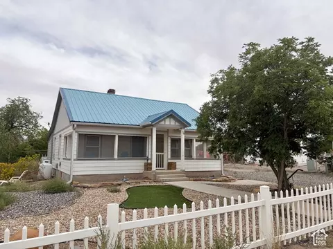 70 N 100 W, Hanksville, UT 84734